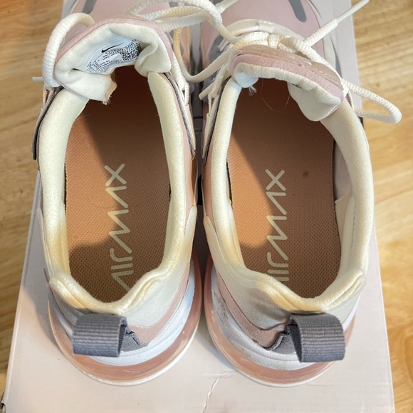 Womens Nike Air Max 270 React - Picture 4 of 6